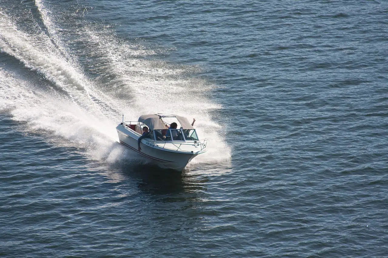 bateau à moteur prix